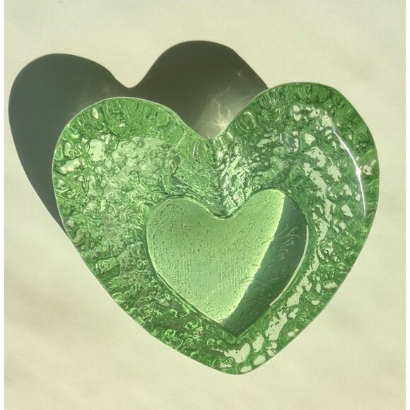 Vintage Rare Fire & Light Recycled Glass Heart  Celery Green Paperweight Signed - Picture 2 of 5